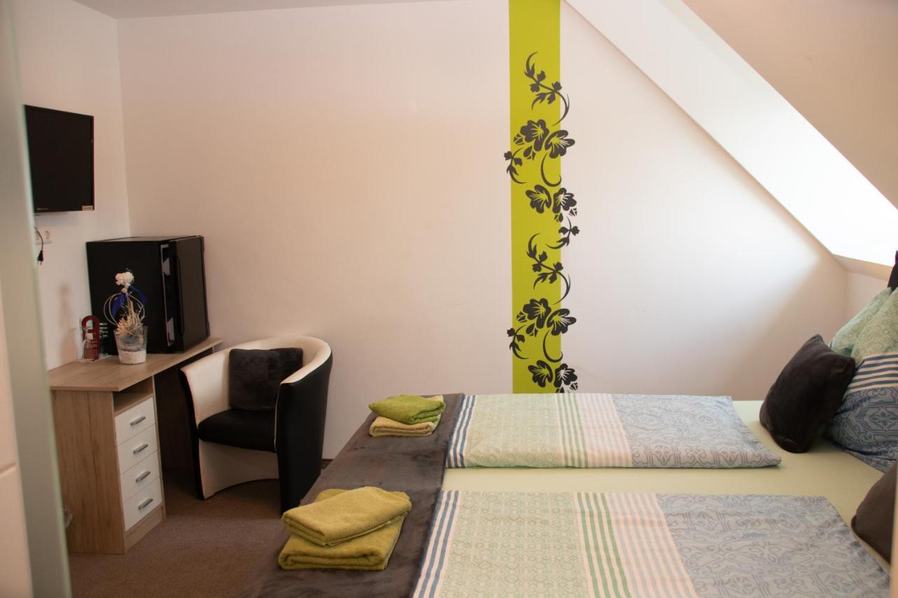 Die Schlafstube - Bed & Breakfast Zeltweg Exteriör bild