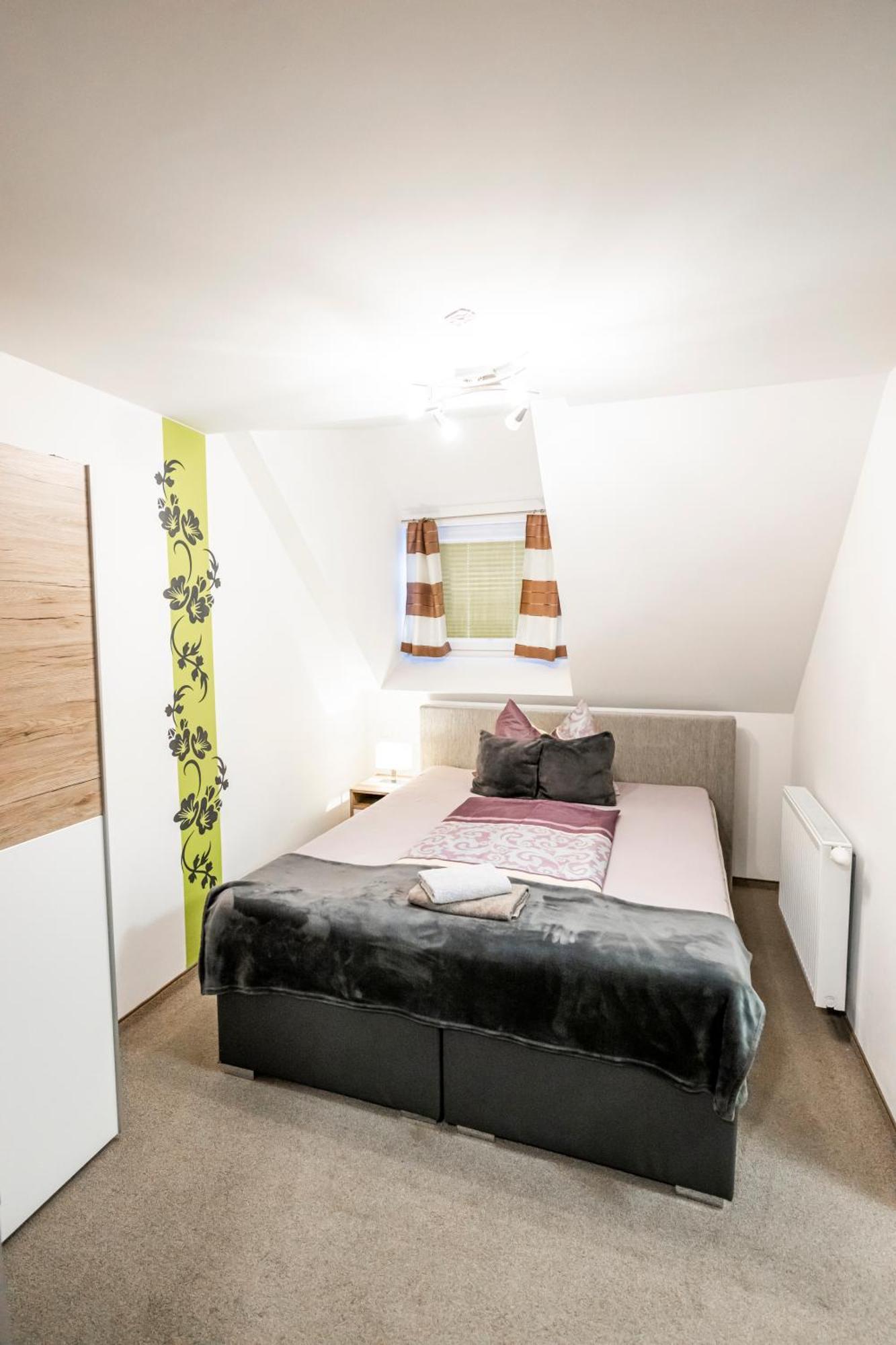 Die Schlafstube - Bed & Breakfast Zeltweg Exteriör bild