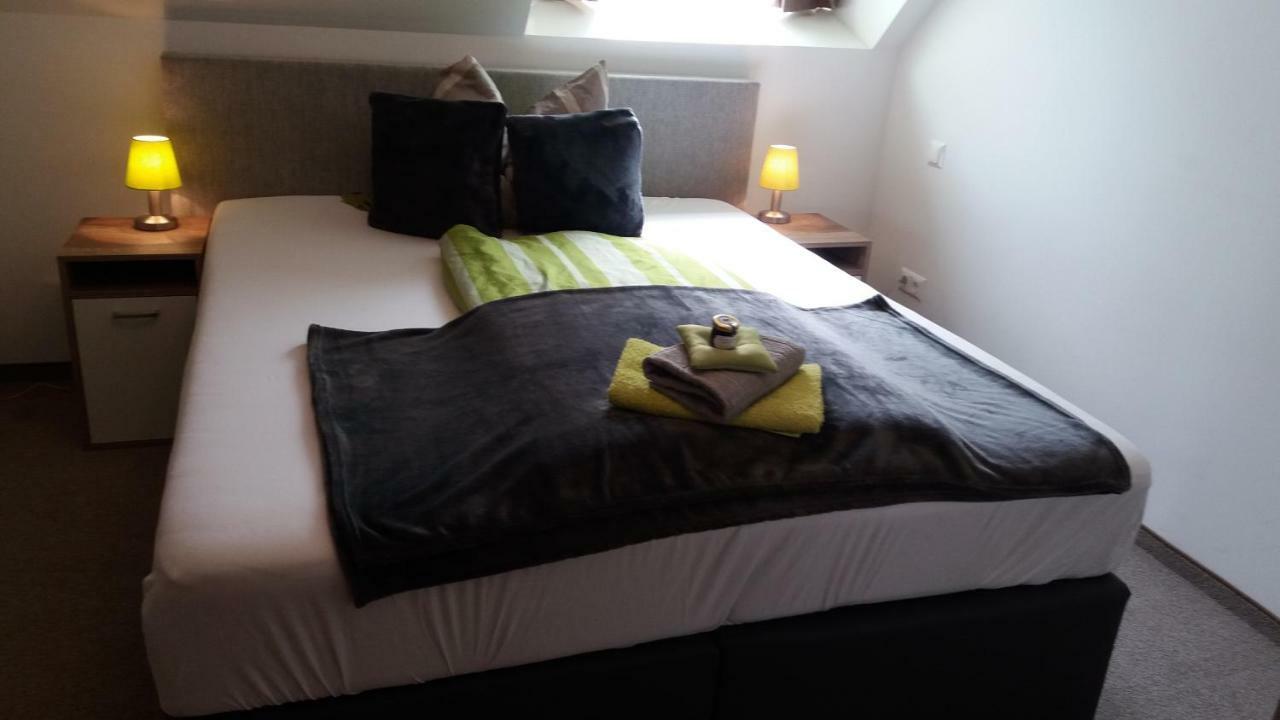 Die Schlafstube - Bed & Breakfast Zeltweg Exteriör bild